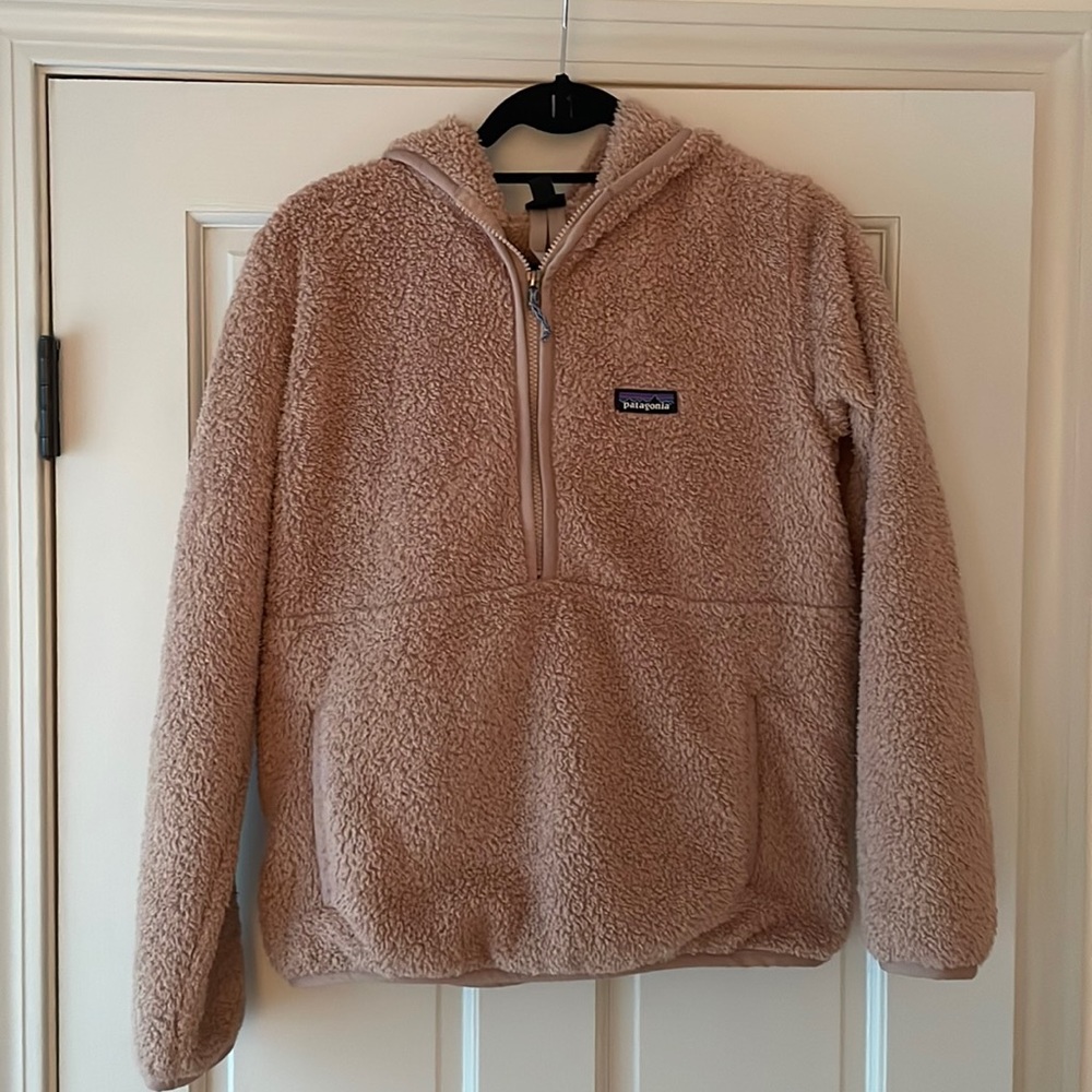 Patagonia pullover fleece in dusty pink, size M.